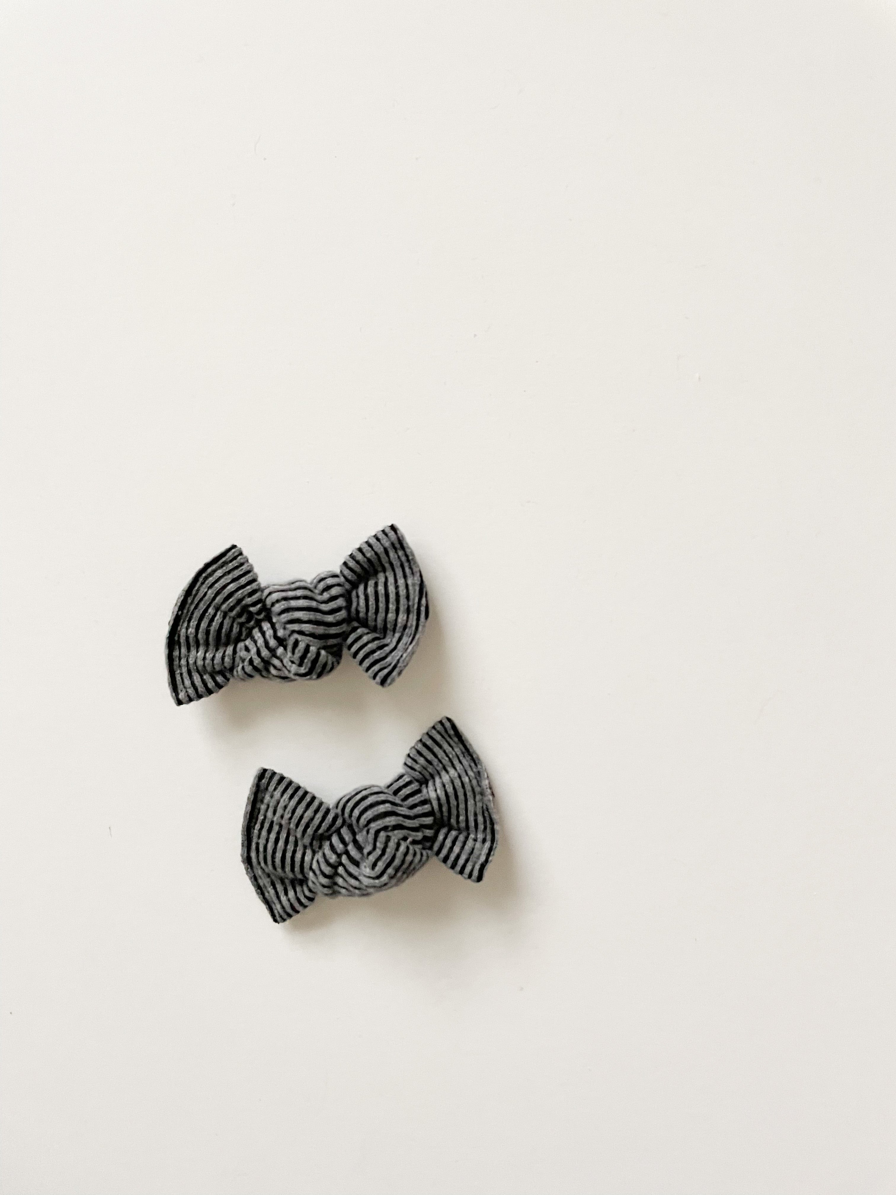 Black & Grey Ribbed Knot